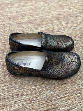 Alegria Keli Bronze Giraffe Fancy Metallic Slip-On Leather Nurse Clogs Size 41